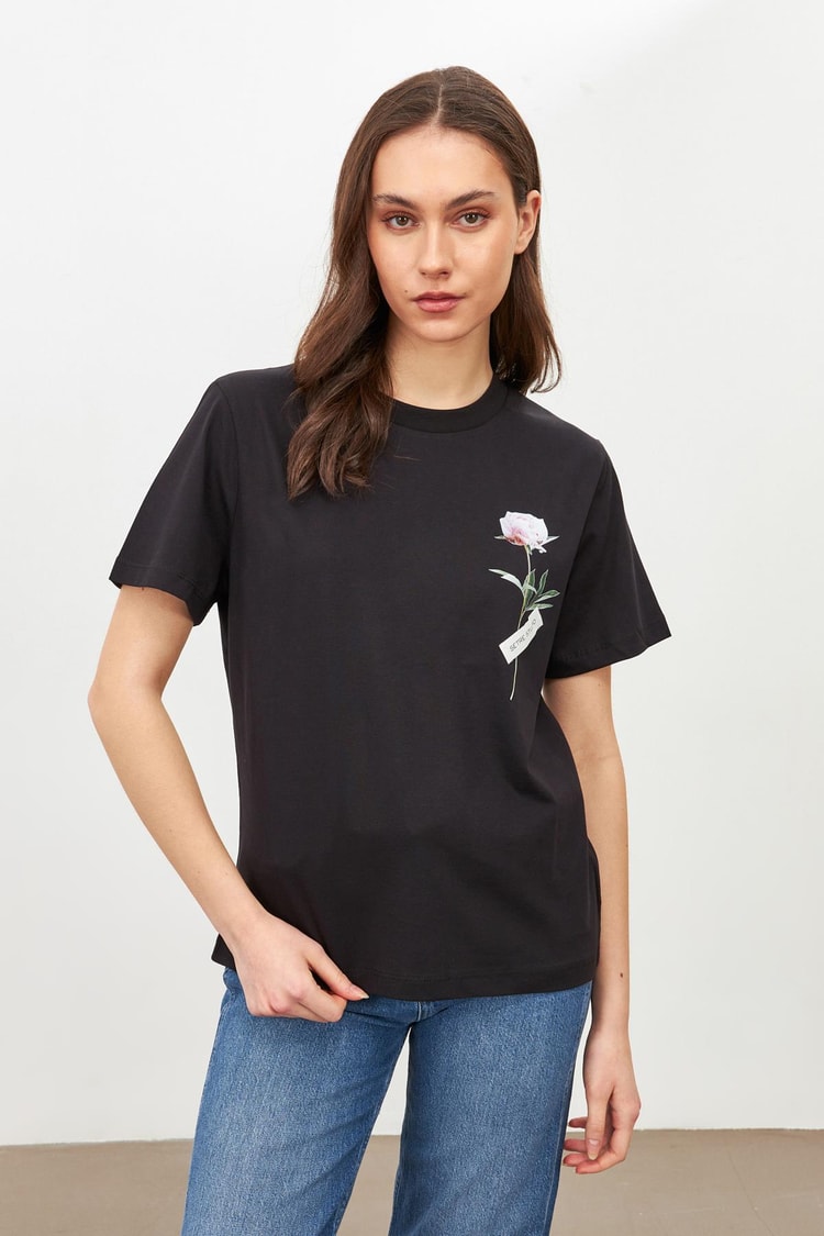 Siyah Çiçek Detaylı Setre Bantlı T-Shirt Kadın T-Shirt modelleri