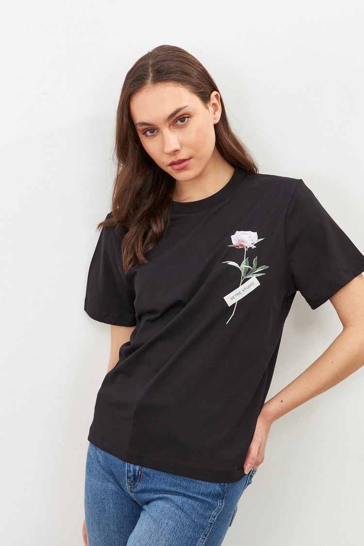 Siyah Çiçek Detaylı Setre Bantlı T-Shirt Kadın T-Shirt modelleri