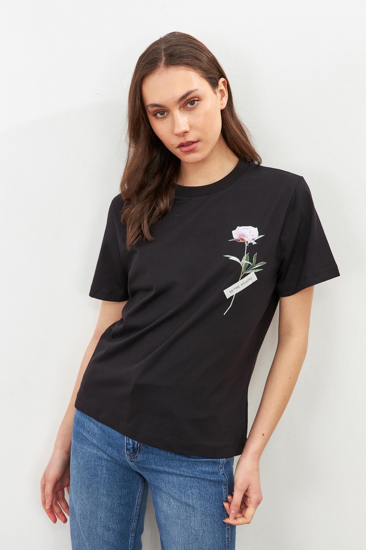 Siyah Çiçek Detaylı Setre Bantlı T-Shirt Kadın T-Shirt modelleri