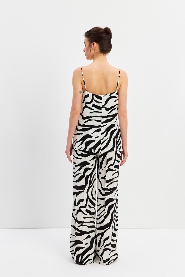 Siyah-Ekru Zebra Desenli V Yaka Bluz Bol Kesim Pantolonlu Takım Kadın Takım Elbise modelleri