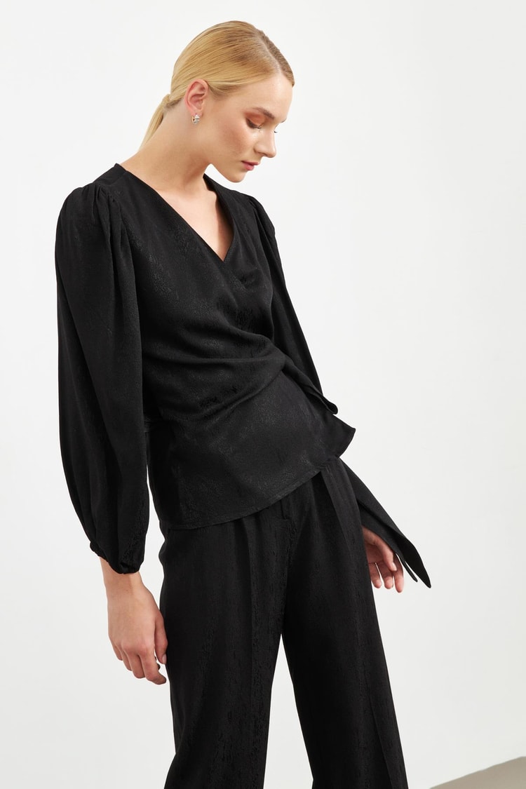 Siyah Kruvaze Ve Drape Detaylı Bluz Kadın Bluz modelleri