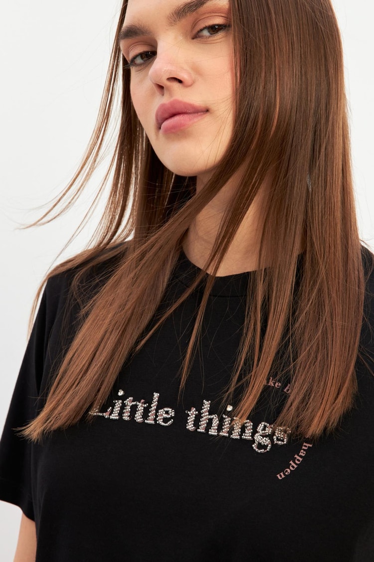 Siyah Mini Baskı Detaylı Bisiklet Yaka Kısa Kollu T-Shirt Kadın T-Shirt modelleri