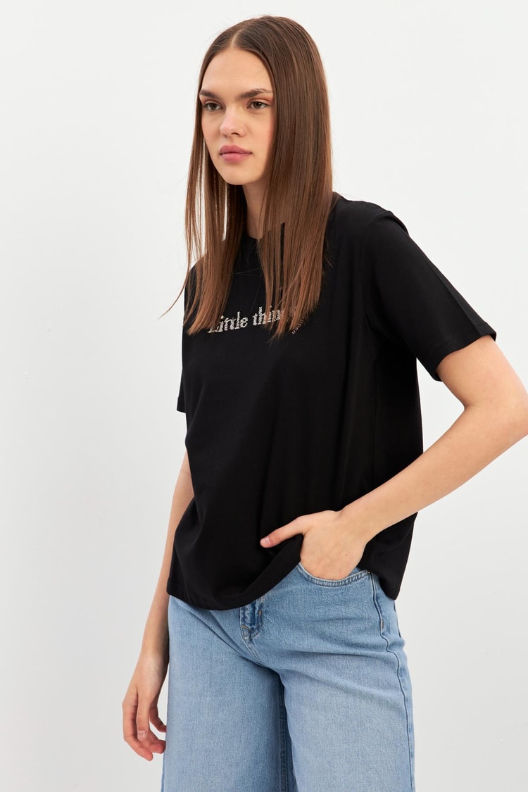 Siyah Mini Baskı Detaylı Bisiklet Yaka Kısa Kollu T-Shirt Kadın T-Shirt modelleri