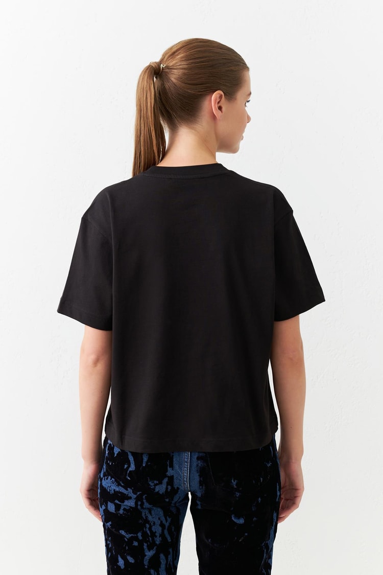 Siyah Pamuklu Baskı Detaylı Bisiklet Yaka Kısa Kollu T-Shirt Kadın Kategorisiz modelleri