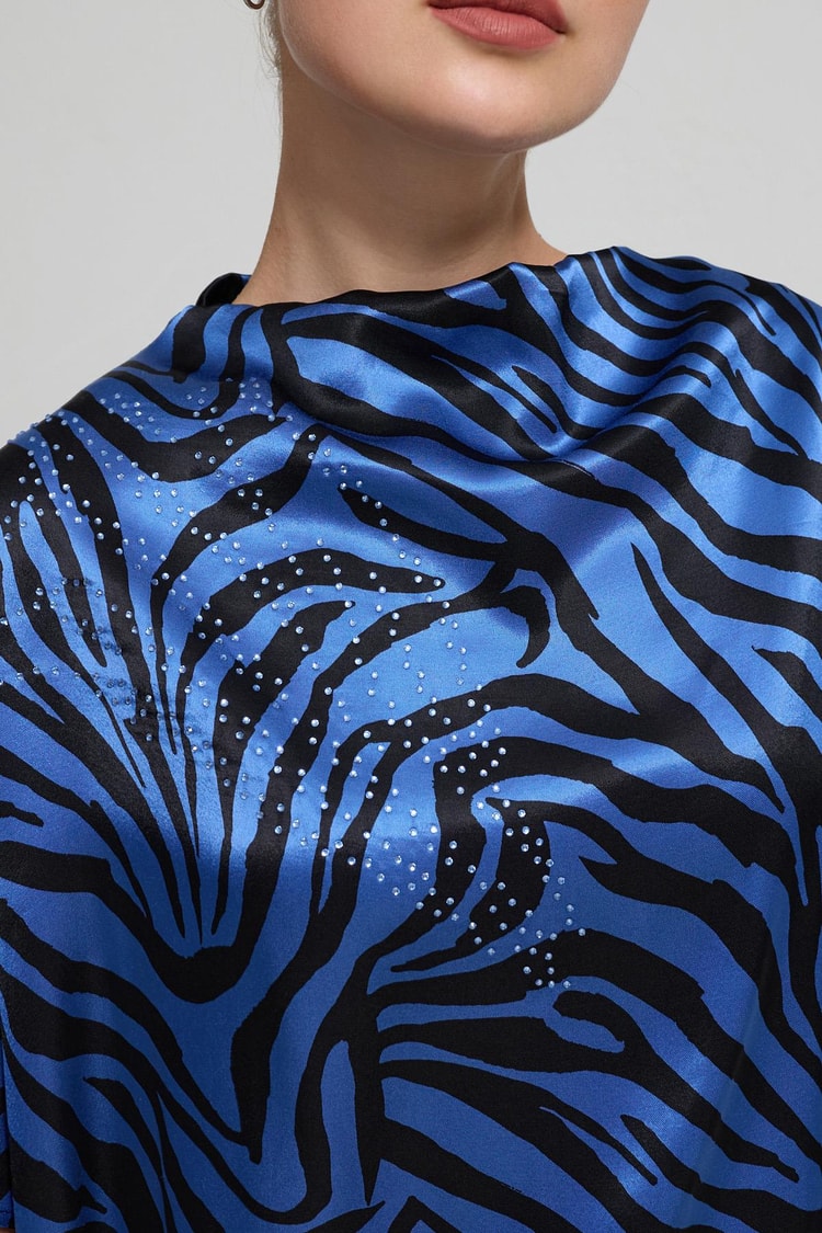 Siyah-Saks Desenli Bluz Ve Pantolonlu Takım Kadın Kategorisiz modelleri