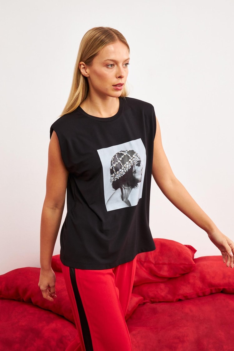 Siyah Vatkalı 0 Kol Bisiklet Yaka T-Shirt Kadın T-Shirt modelleri