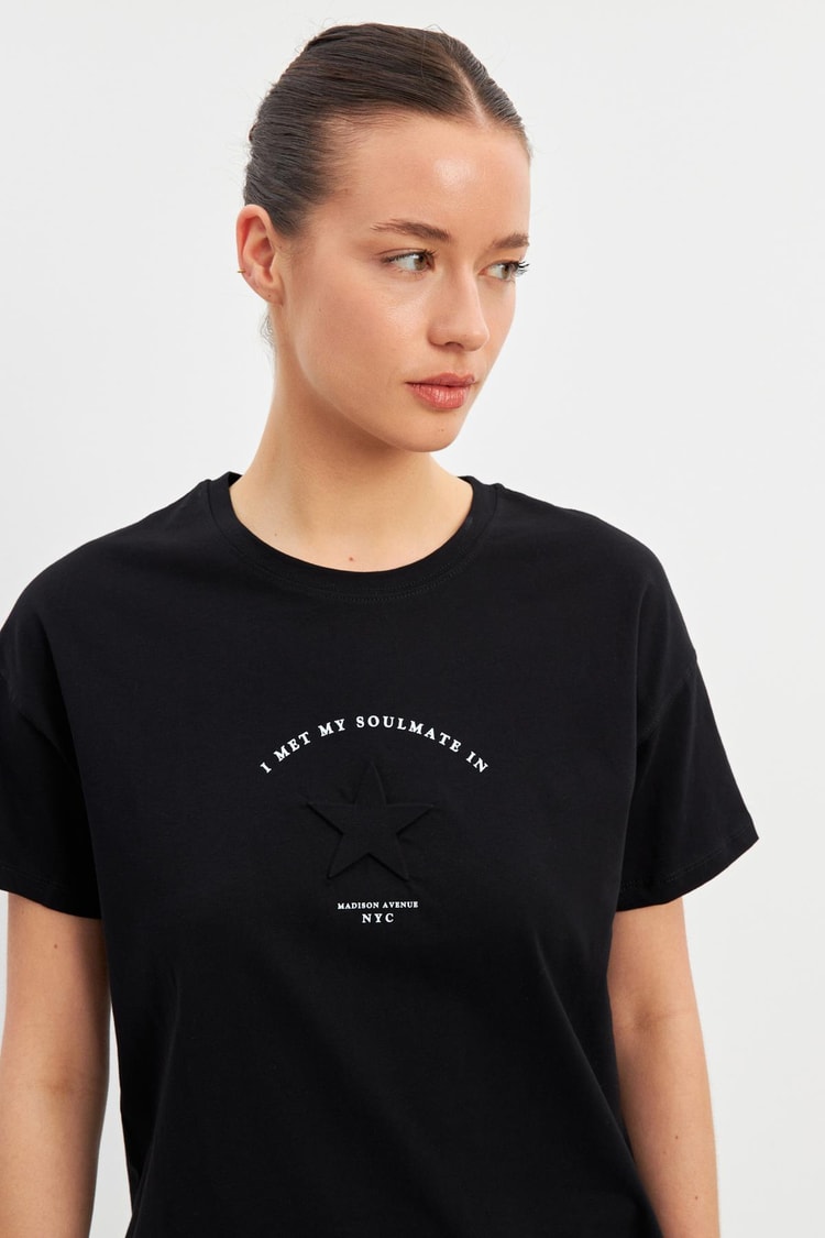 Siyah Yıldız Detaylı Baskılı Bisiklet Yaka T-Shirt Kadın T-Shirt modelleri