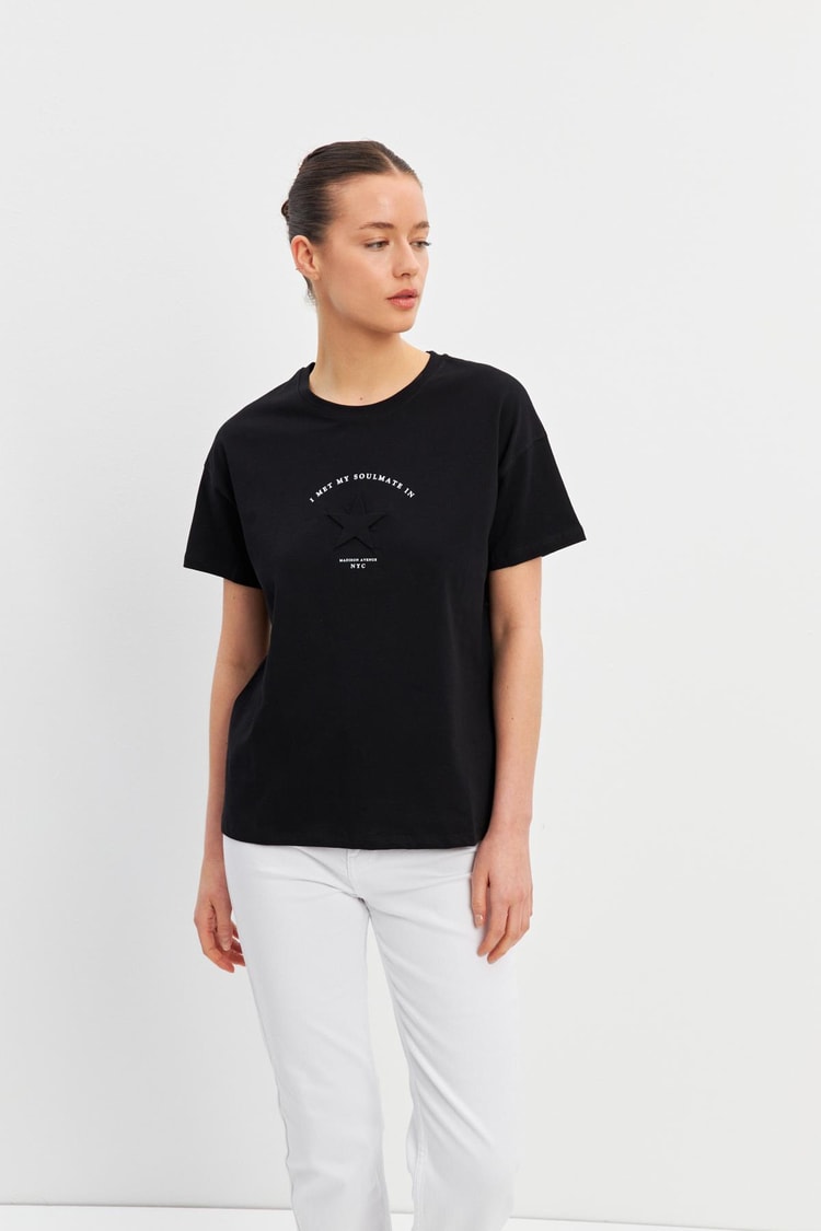 Siyah Yıldız Detaylı Baskılı Bisiklet Yaka T-Shirt Kadın T-Shirt modelleri