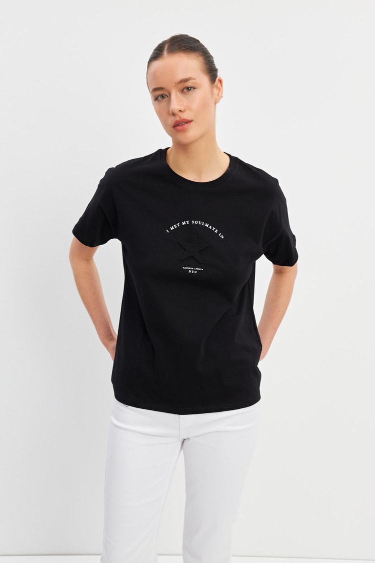 Siyah Yıldız Detaylı Baskılı Bisiklet Yaka T-Shirt Kadın T-Shirt modelleri