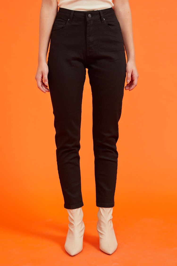 Siyah Yüksek Bel Mom Fit Jean Kadın Jean modelleri