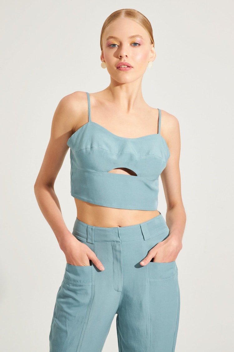 Turkuaz Pencere Detaylı İnce Askılı Crop Bluz Kadın Bluz modelleri