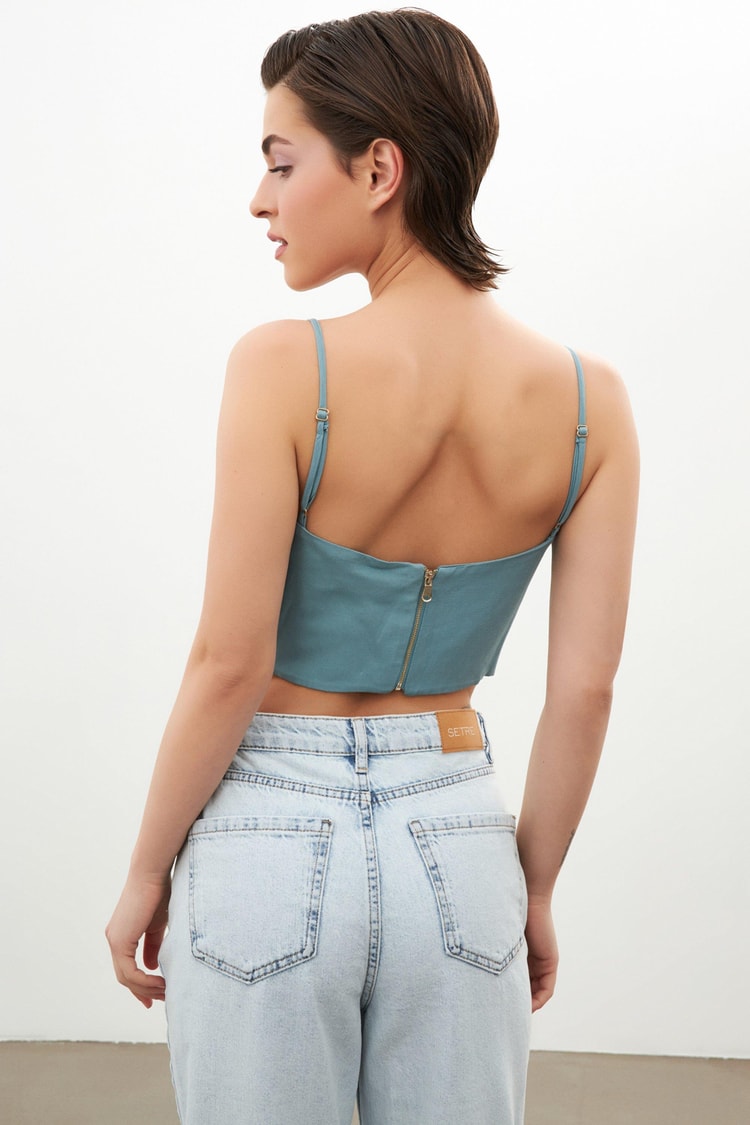 Turkuaz Pencere Detaylı İnce Askılı Crop Bluz Kadın Bluz modelleri