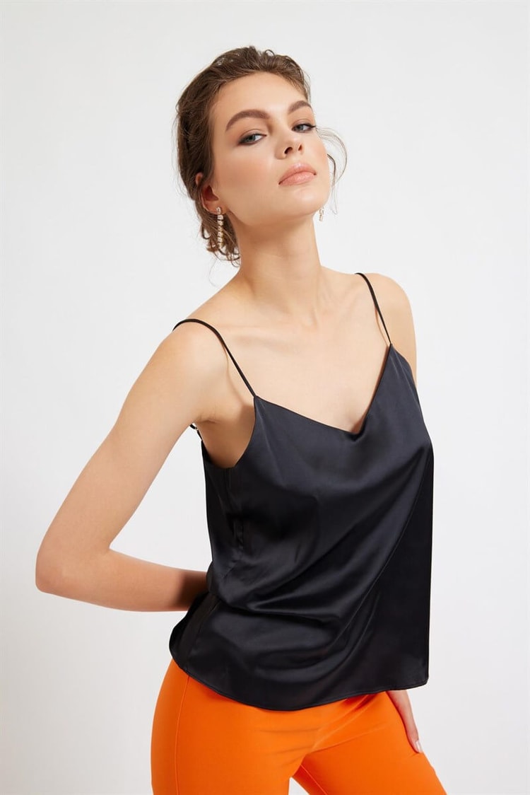 Siyah Askılı V Yaka Saten BluzST070S30868001