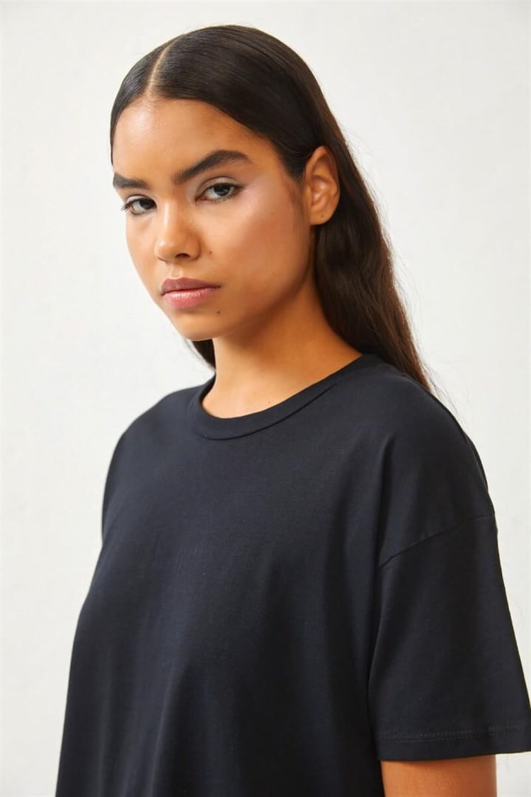 Siyah Bisiklet Yaka Oversize T-ShirtST060S71270002