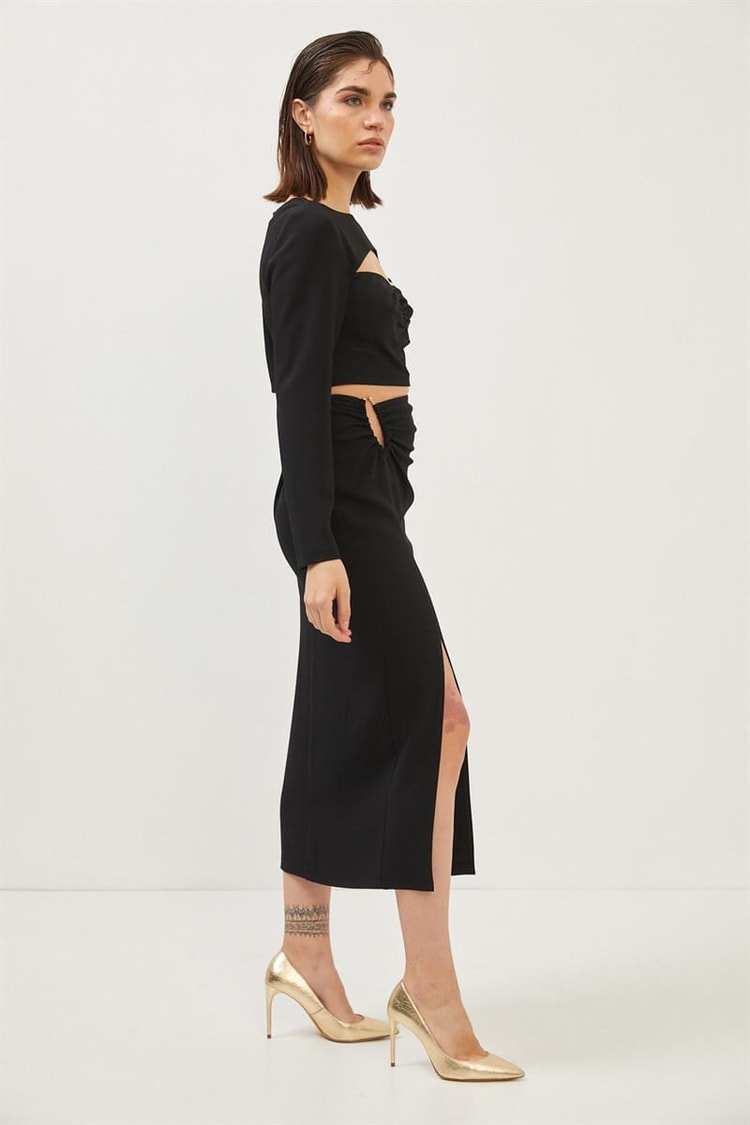 Siyah Cut Out Detaylı Asimetrik Yaka Crop BluzST060W30748001