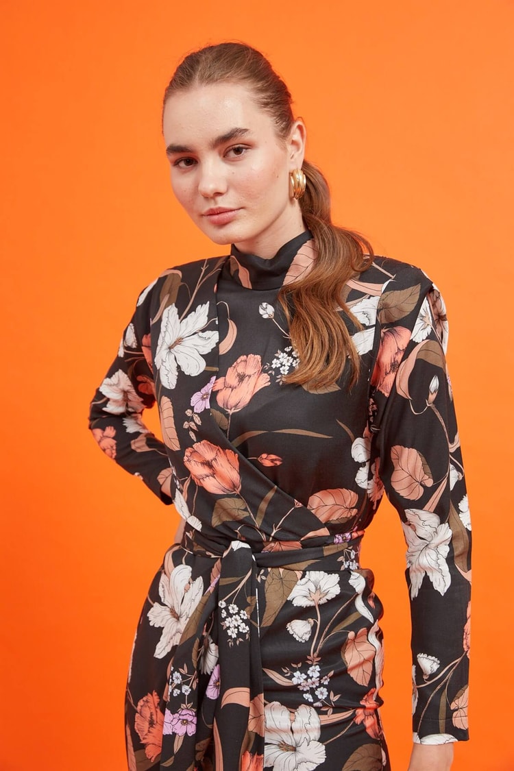 Siyah Kuşaklı Floral Desen ElbiseST060W40114001