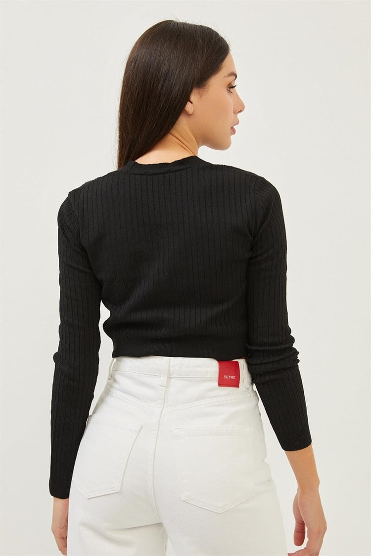 Siyah Taşlı Düğme Detaylı Crop Triko BluzST070S94182003