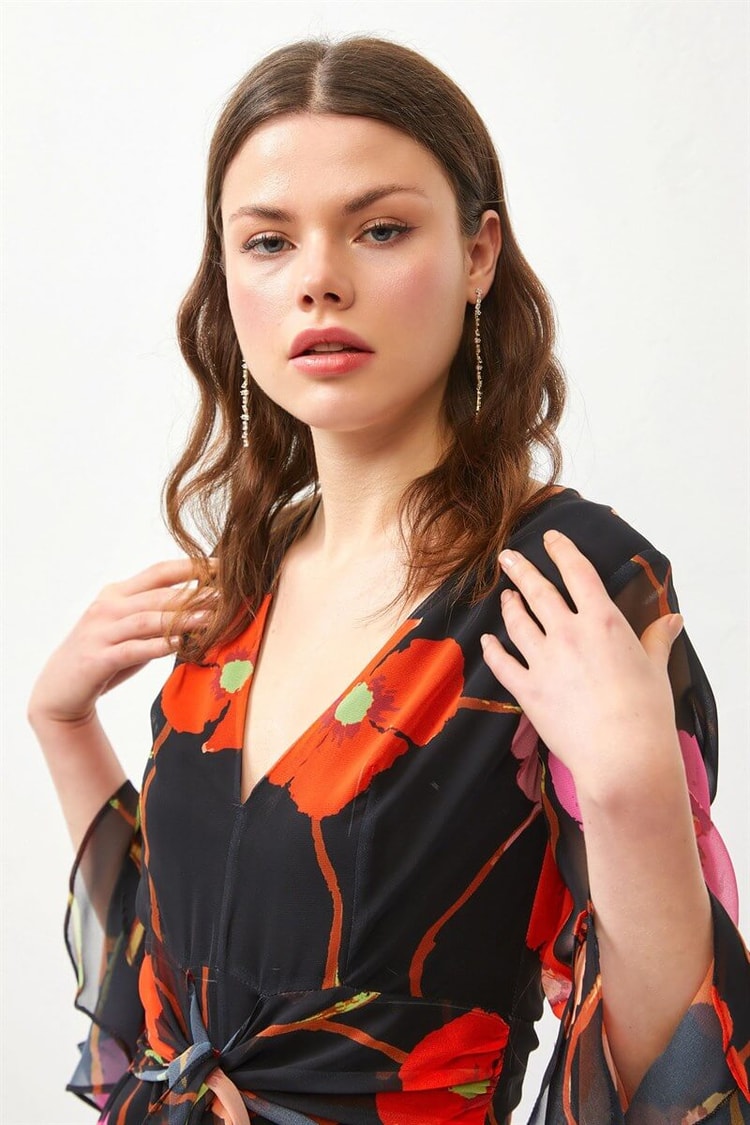 Siyah V Yaka Floral Desenli ElbiseST060S40131501