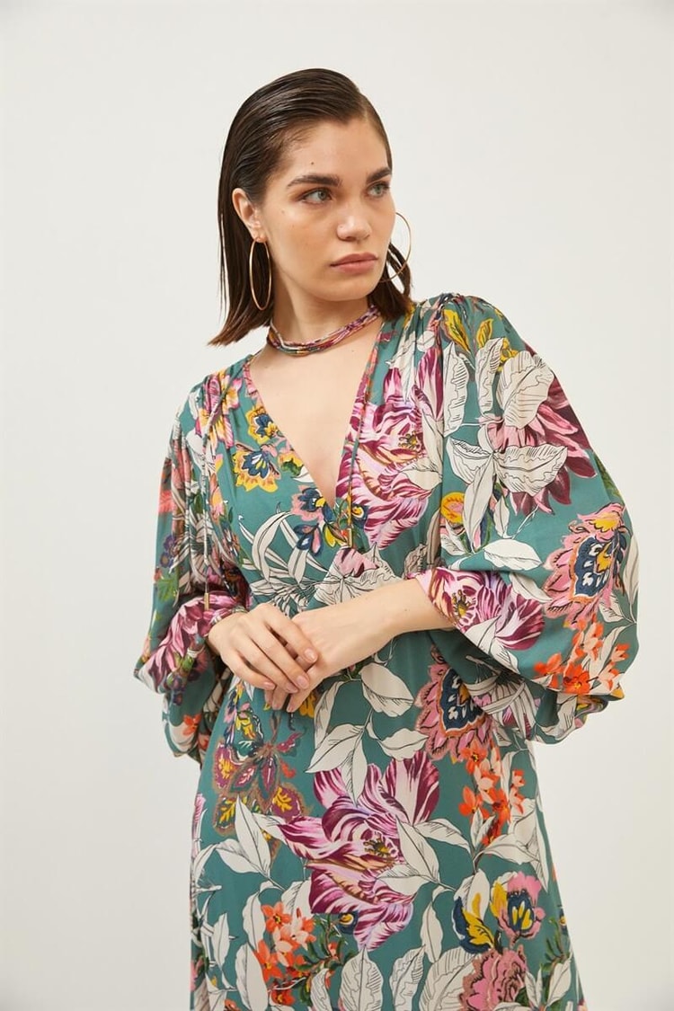 Yeşil Bağcık Detaylı Floral Desen ElbiseST060S40132701