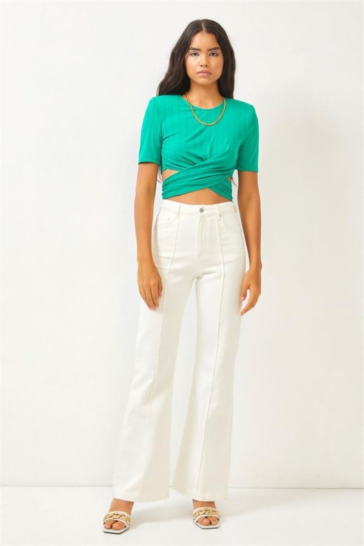 Yeşil Pencere Detaylı Kısa Kollu Crop T-ShirtST060S71260001