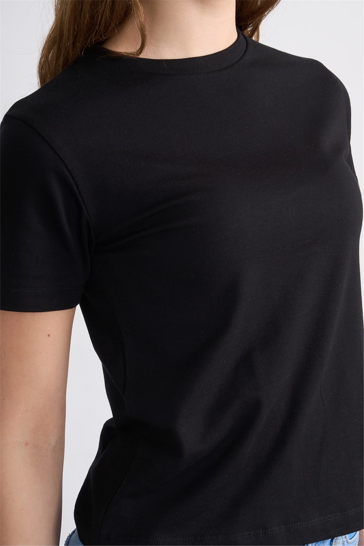 Çetinkaya Fithit 8501 Bayan Bisiklet Yaka Slimfit Penye Süprem T-shirt Siyah