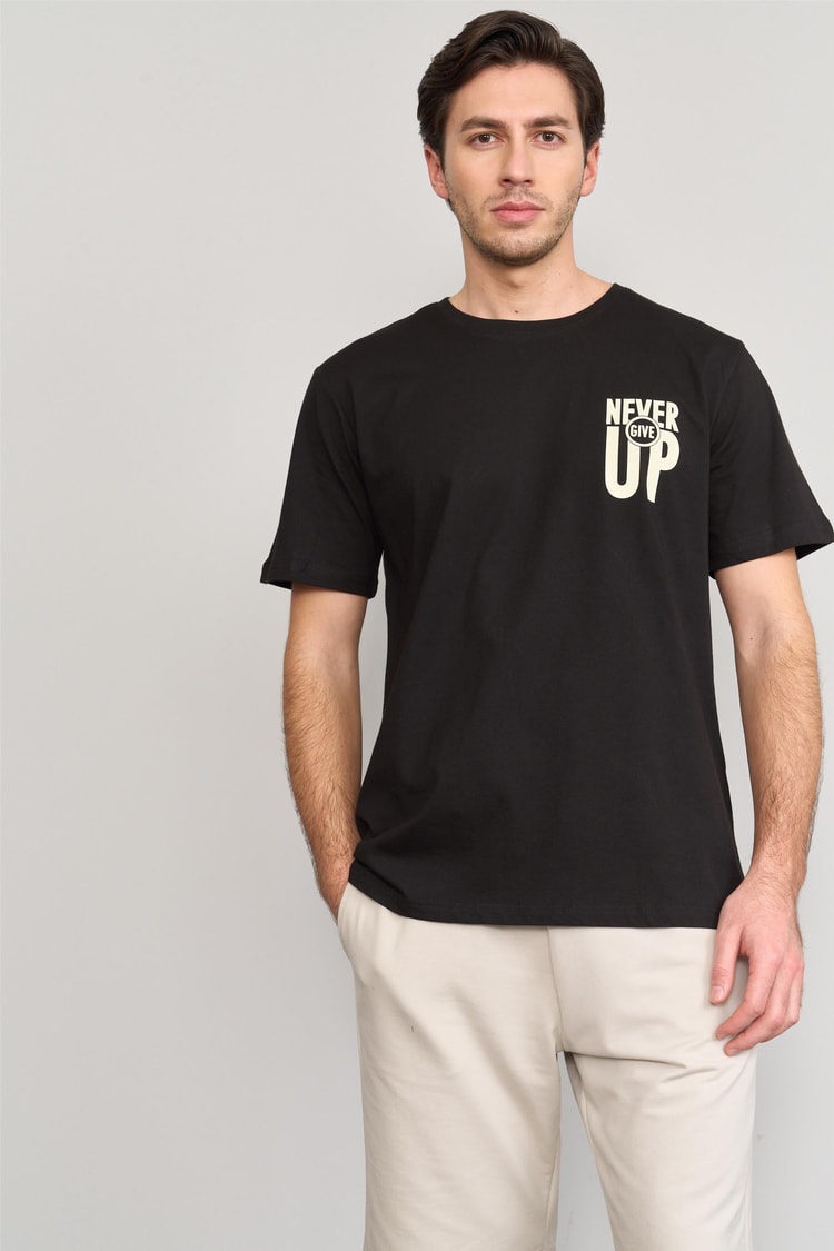 Çetinkaya Mentality 3888 B Yaka Regular Baskılı T-Shirt Siyah