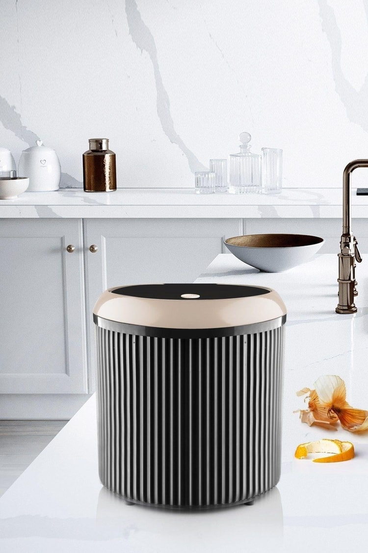 Decorev 5 Litre Bej Click Kapaklı Modern Çizgili Çöp Kovası