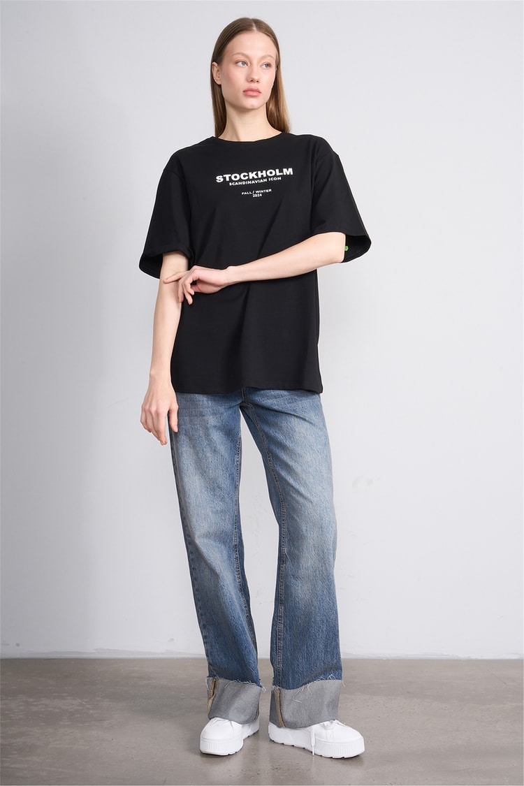 Helly Y25 Mb-6056 Siyah Kadın Stockholm Yazı Baskılı T-Shirt