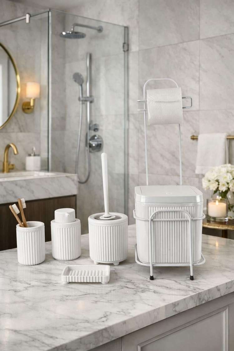 Modern Beyaz Standlı Banyo Aksesuar Seti -Click Kapaklı Banyo Kovası, Sabunluk,Diş Fırçalık Seti