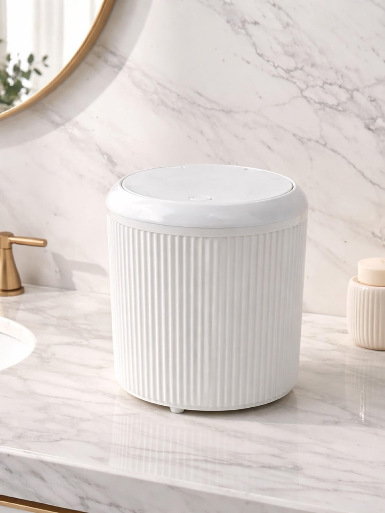 Modern Çizgili Tasarımlı Click Kapaklı  – Şık Ve Kompakt Banyo Çöp Kovası