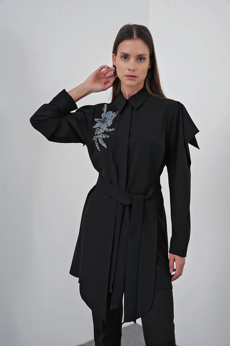 Gömlek Yaka Nakış Detaylı Siyah Tunik T-1502