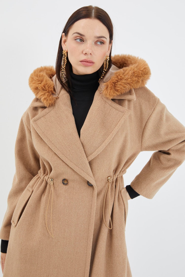Kürk Detaylı Kapüşonlu Camel Kaşe Kaban 13294
