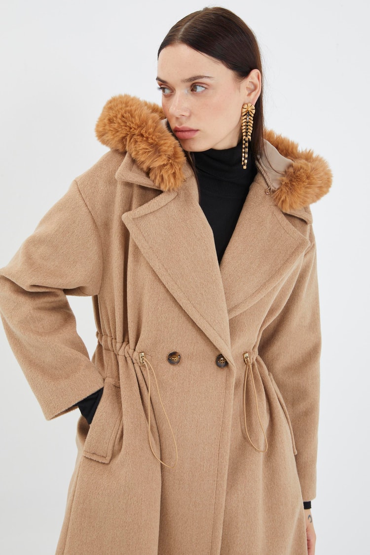 Kürk Detaylı Kapüşonlu Camel Kaşe Kaban 13294