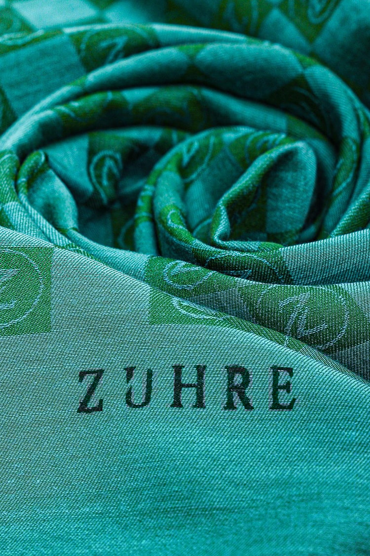 Monogram Desenli Zümrüt Seher Şal 0106
