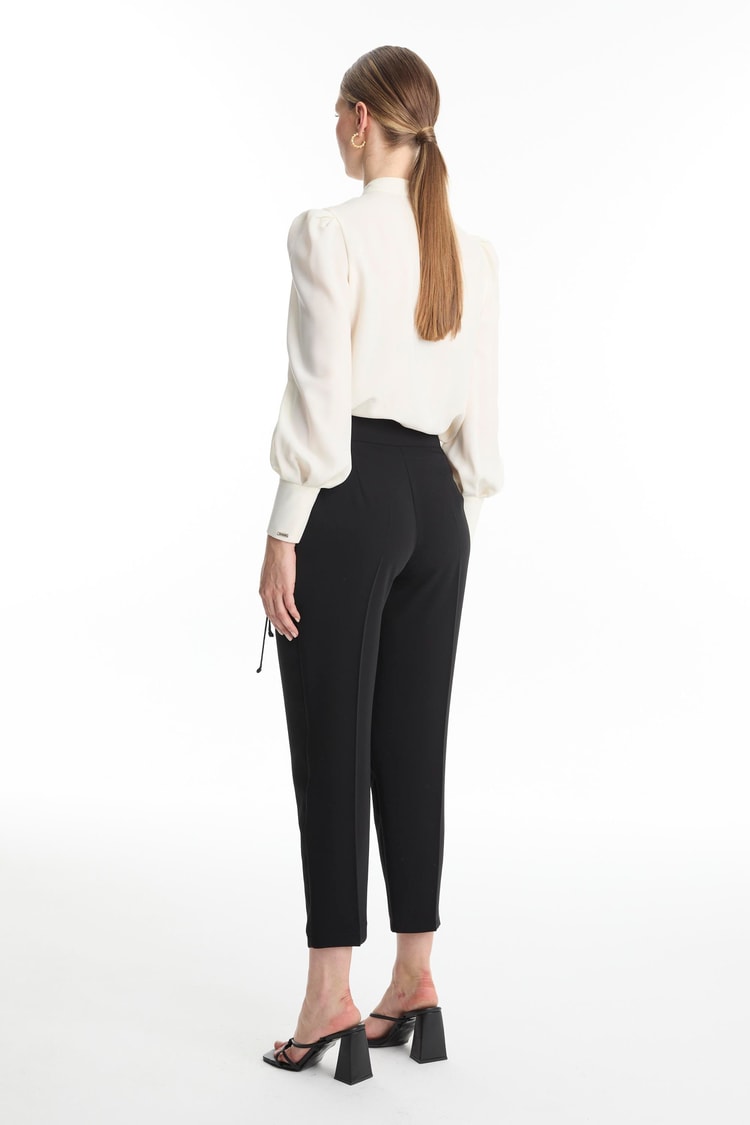Pileli Kuşak Detaylı Siyah Pantolon P-0229