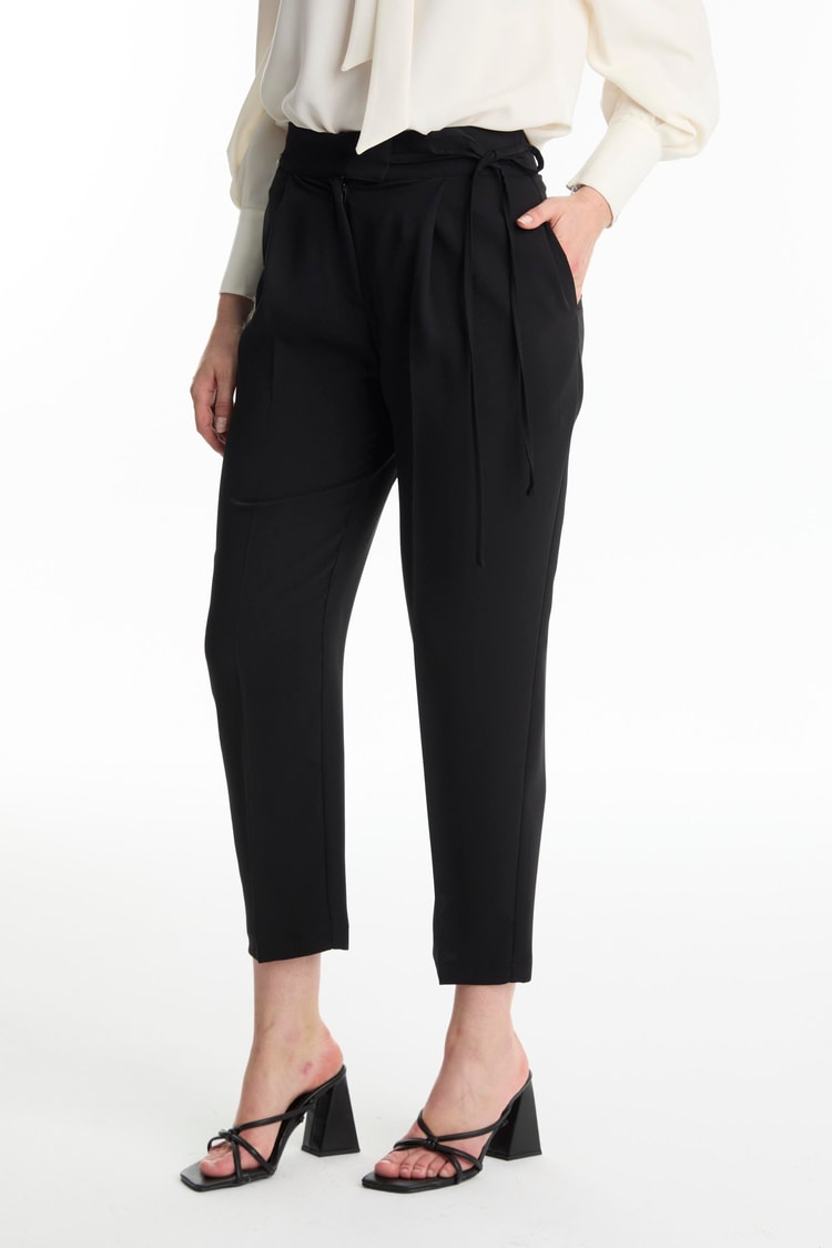 Pileli Kuşak Detaylı Siyah Pantolon P-0229