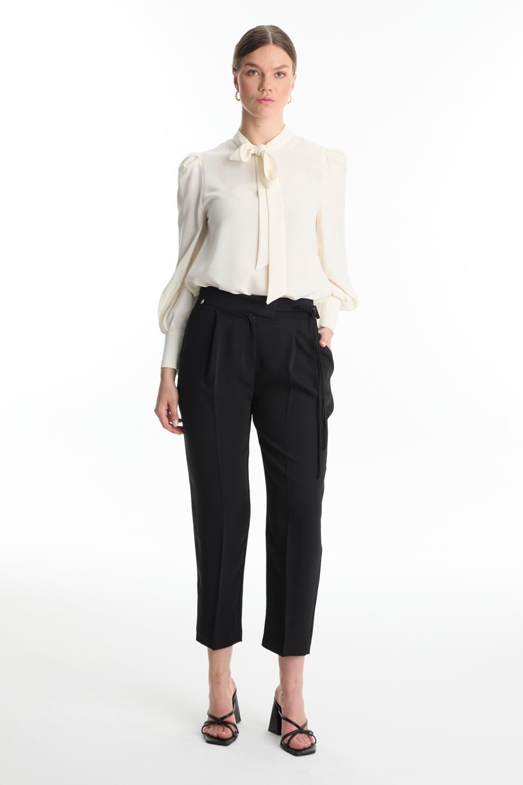 Pileli Kuşak Detaylı Siyah Pantolon P-0229