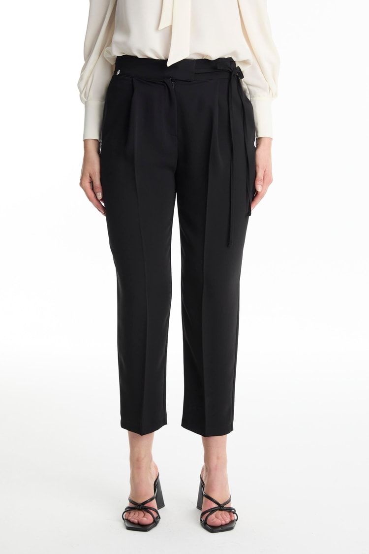 Pileli Kuşak Detaylı Siyah Pantolon P-0229