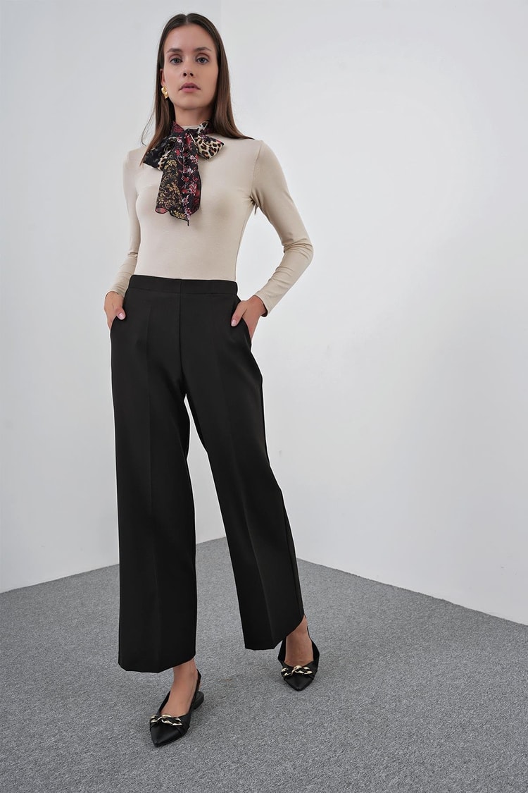 ZÜHRE Bel Lastik Detaylı Bol Paça Siyah Kumaş Pantolon P-0102