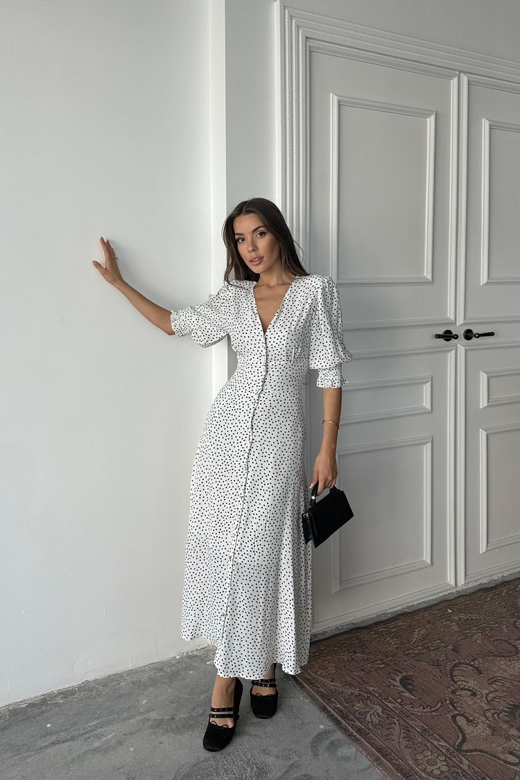 White Dress With Covered Yarnted Back And Waistband