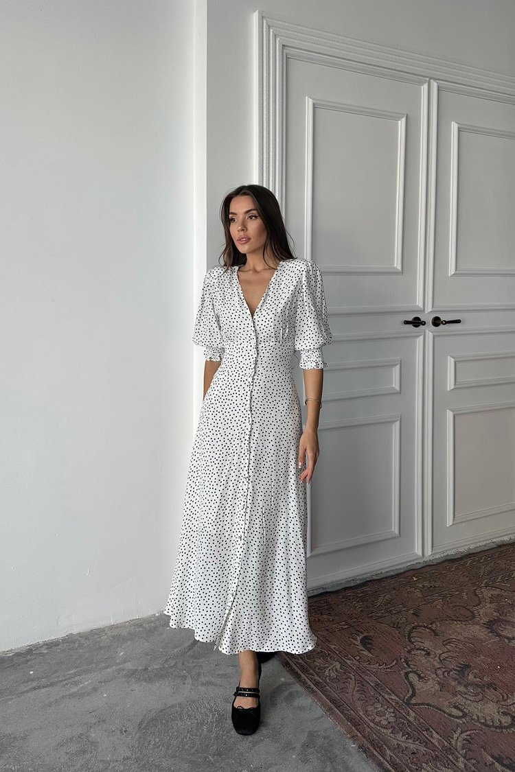 White Dress With Covered Yarnted Back And Waistband