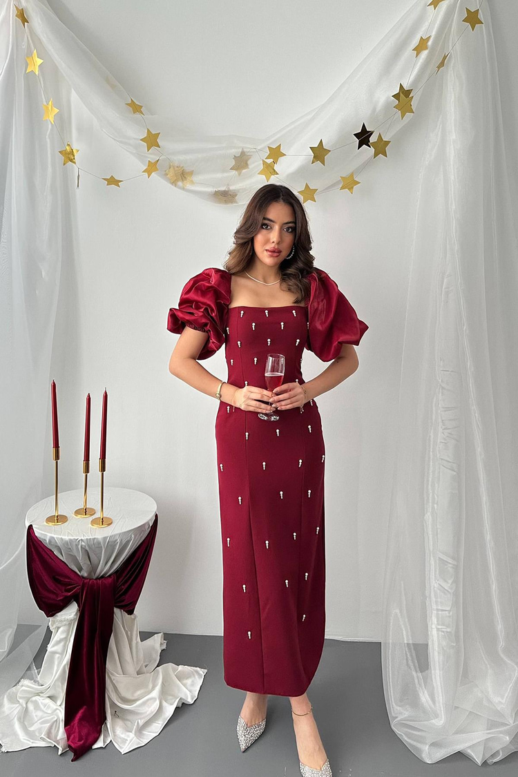 Bordo İşlemeli Kolu Garnili Elbise