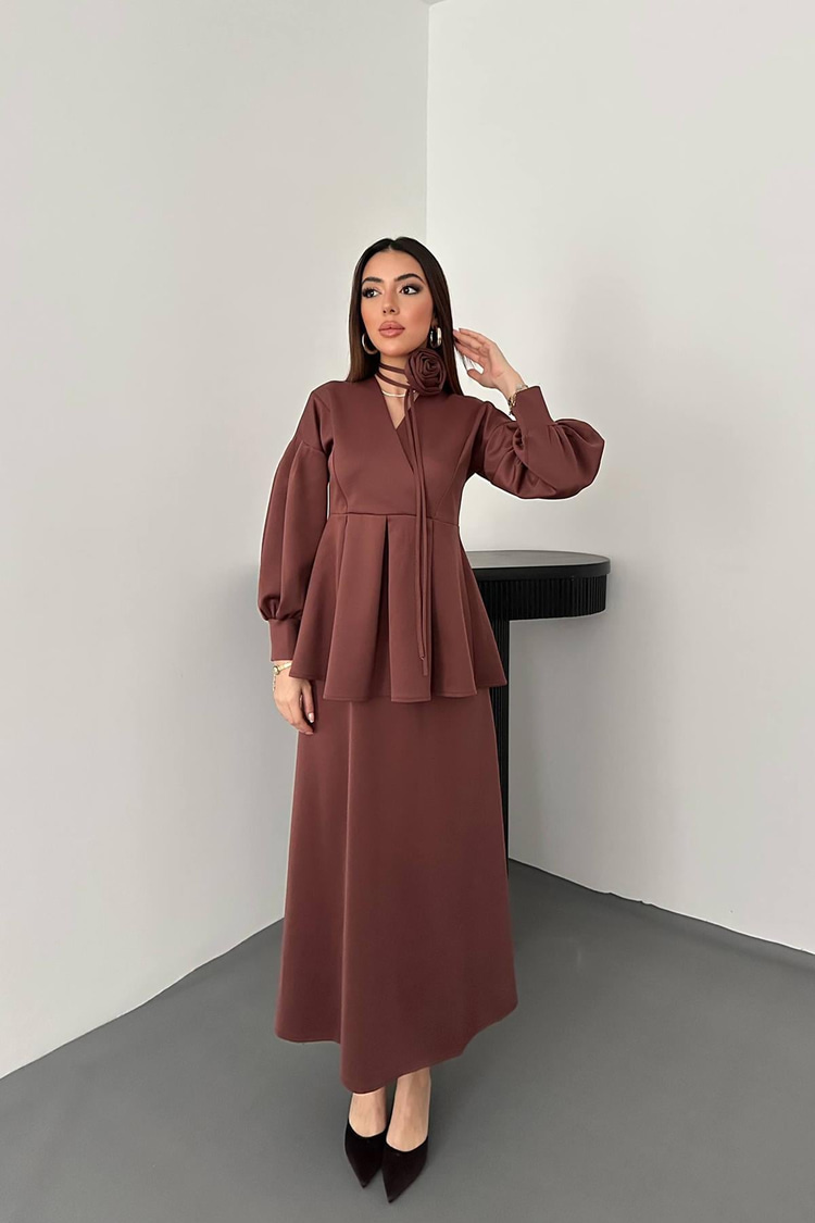 Brown Set With Rose Details
