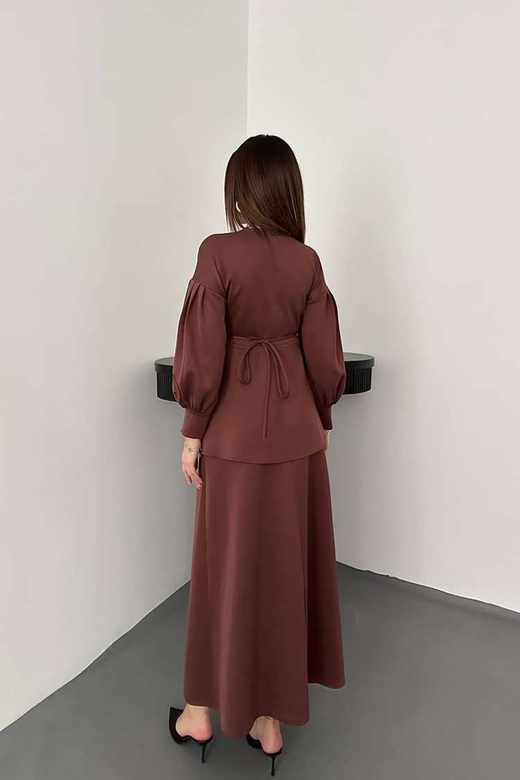 Brown Set With Rose Details