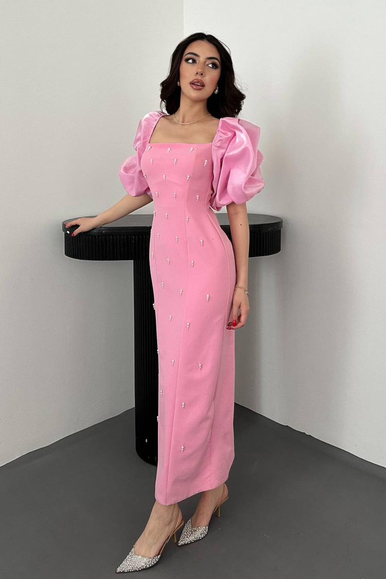 Pembe İşlemeli Kolu Garnili Elbise