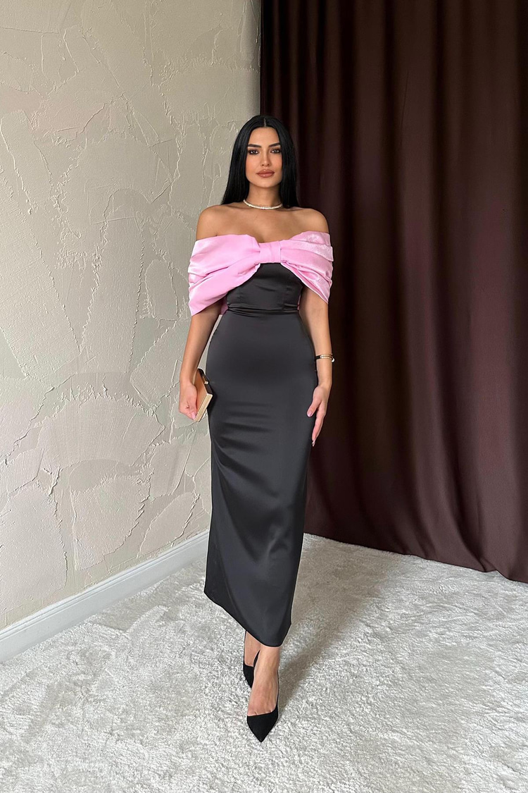 Pink Dress With Bow At The Front