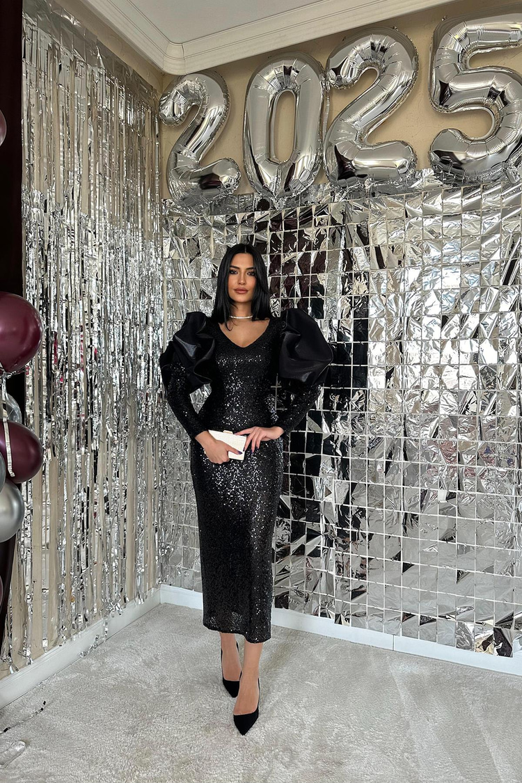 Black Dress With Puffy Sleeves And Low-Cut Front