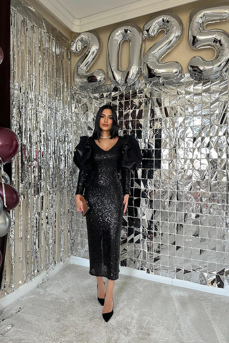 Black Dress With Puffy Sleeves And Low-Cut Front