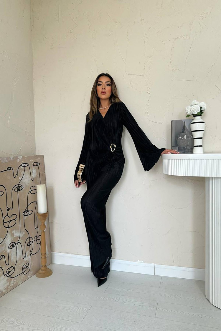 Black Pleated Set With Buckle Detail