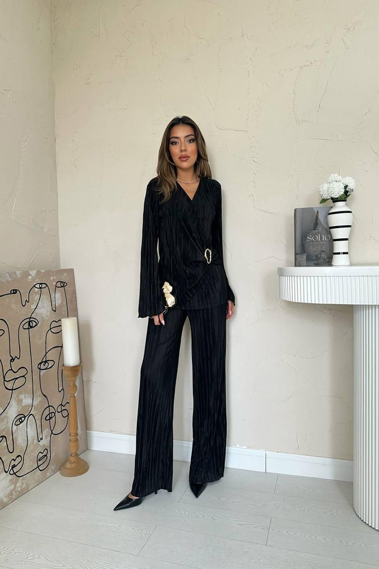 Black Pleated Set With Buckle Detail